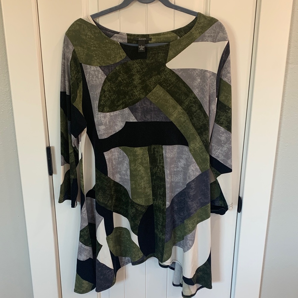 Alfani Green and Black Abstract Tunic